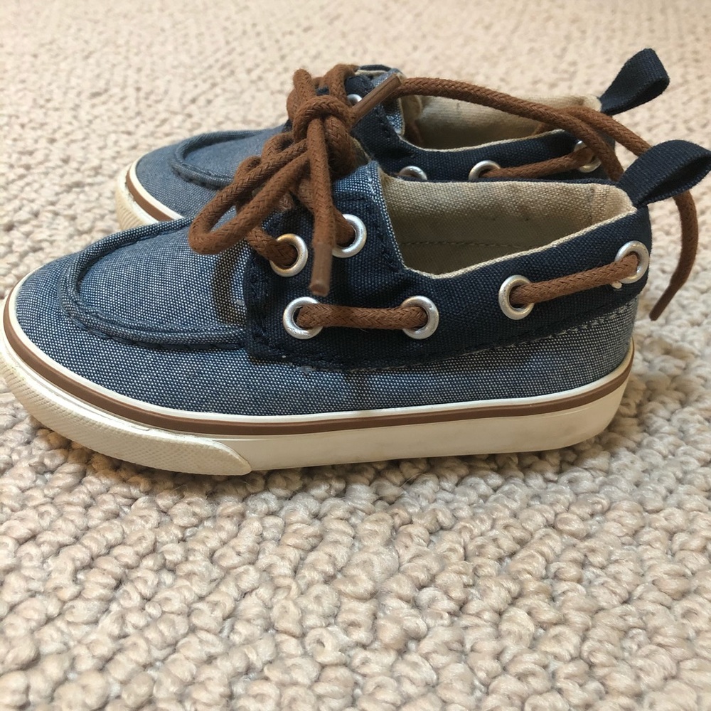 Old Navy brand toddler boat shoes, size 5